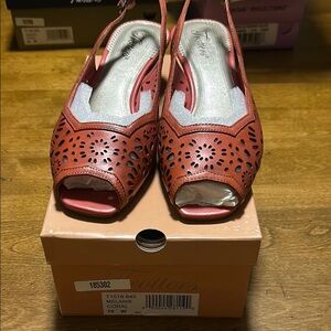 Trotters Melanie Coral Women's Shoes